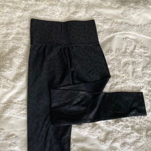 Womens black leggings. Carbon 38. XS. black leopard detail